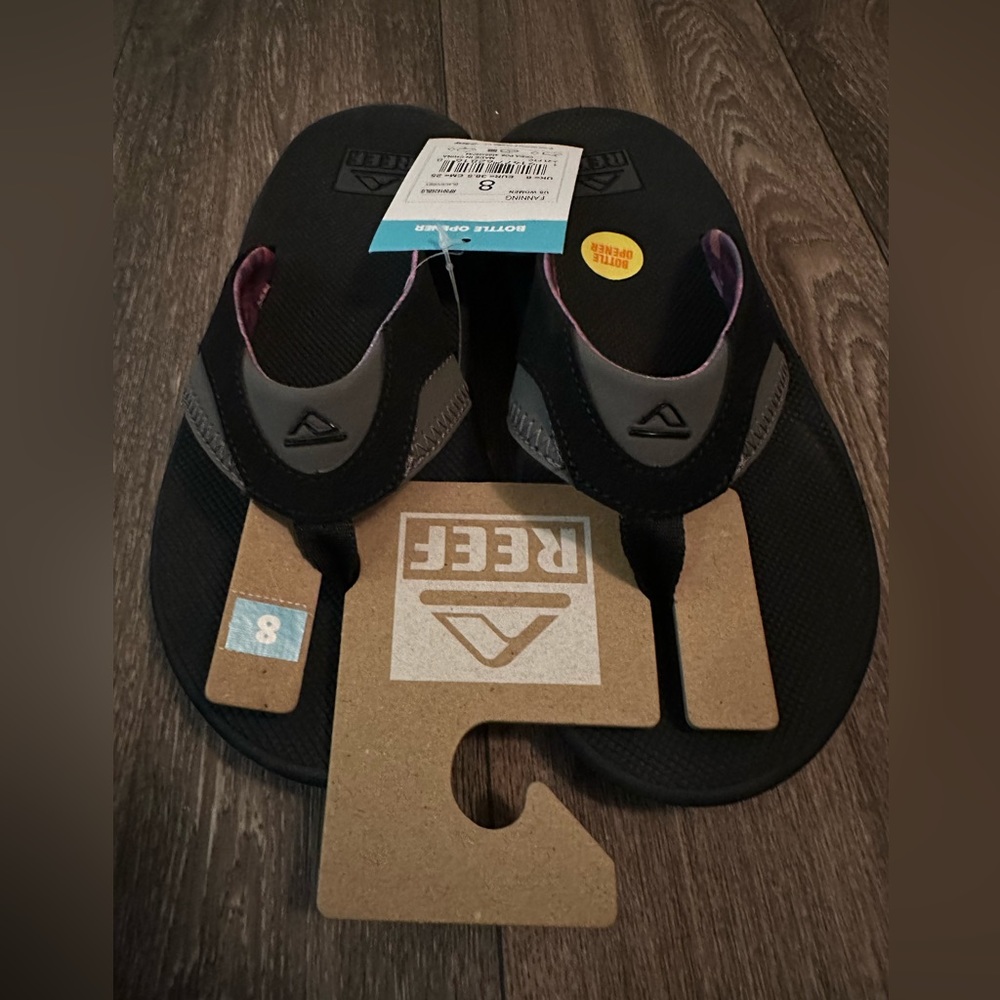 Reef Black and Grey flip flops. Size 8.